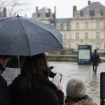 Fontainebleau activités : carte et pluie devant le château, forêt et escape game