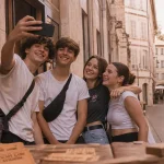 Que faire à Avignon pour les jeunes : escape game entre amis (selfie)